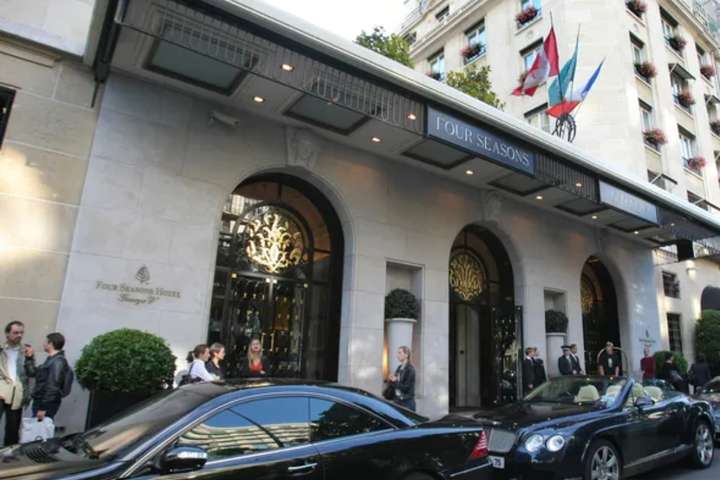 У Парижі сталося пограбування в «кращому в світі» готелі