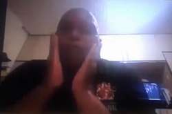 Zoom-конфуз. Политик произносил серьезную речь, пока у него за спиной не появилась голая жена