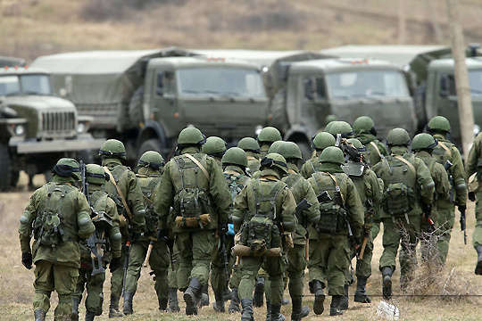 РФ стягнула війська до кордону з Україною, щоб «захистити російських громадян на Донбасі»