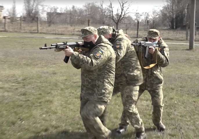 На півдні України бійці тероборони готуються до можливих бойових дій (відео)