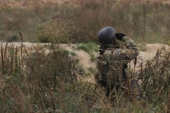 На Донбасі внаслідок обстрілу бойовиків поранено військового