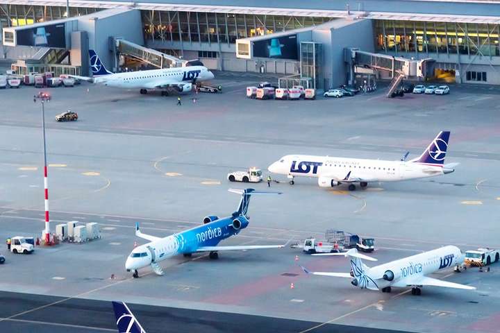 В аеропорту Варшави шукали вибухівку на літаку з Києва