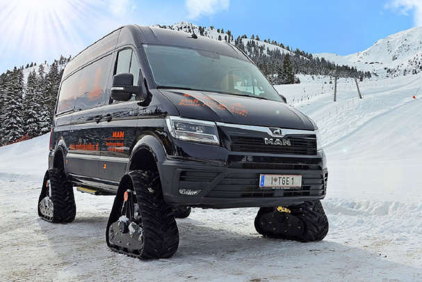 Німці показали, як мікроавтобус перетворити на справжній снігохід