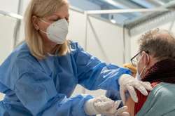 Дослідження свідчать, що вже перша доза надає певний захист від вірусу