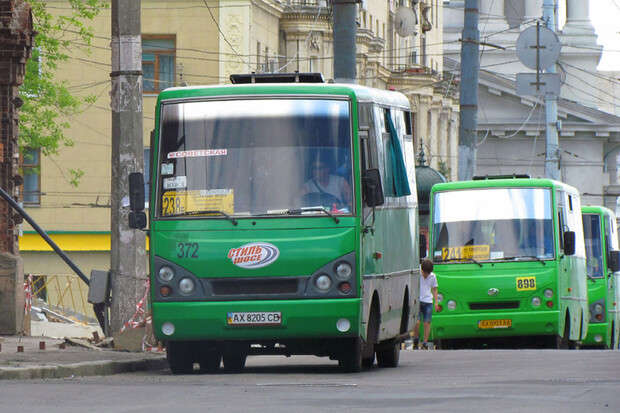 Міськрада Харкова закликала пільговиків не користуватися транспортом в години пік