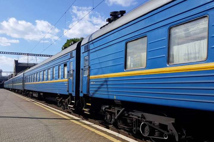 На Прикарпатті відновлюється рух приміських потягів