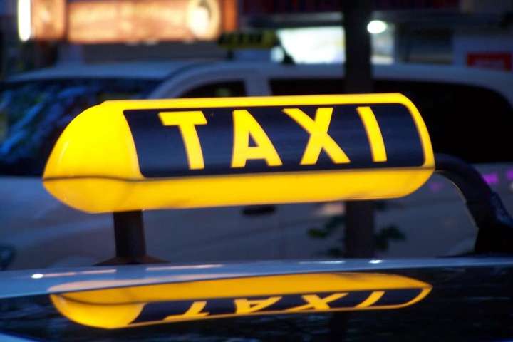 У Києві таксист із дружками пограбував пасажира (фото)