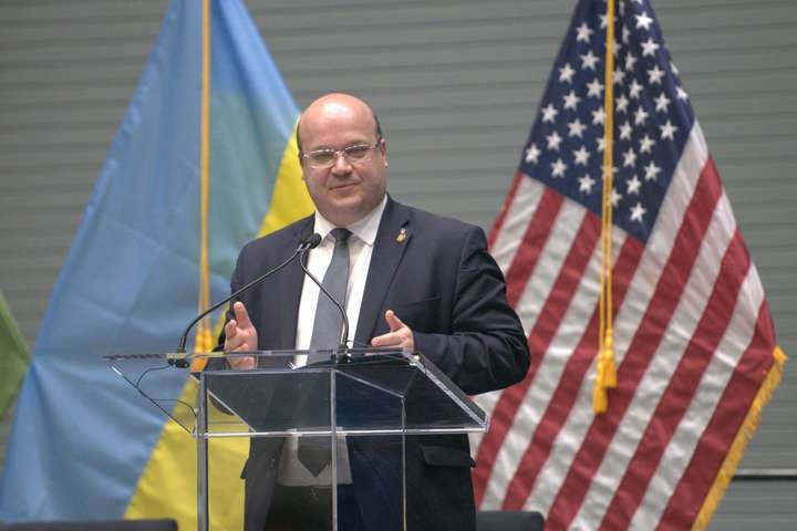 В США пропонують надати Україні винищувачі по лендлізу – експосол