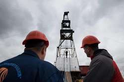 Загальне падіння видобутку газу в Україні зумовлене різким скороченням показників найпотужнішої державної компанії «Укргазвидобування», яка є дочірньою структурою «Нафтогазу»