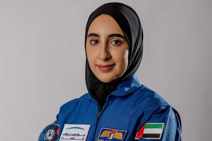  Обʼєднані Арабські Емірати готують до польоту свою першу астронавтку