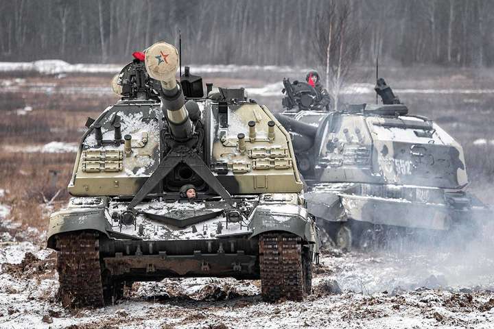 Росія збільшує ударне угруповання навколо України