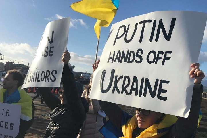Найбільша фракція Європарламенту закликала Путіна «забрати руки» від України