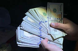 Перед судом постануть ділки, викриті на збуті 50 тис. фальшивих доларів (фото)