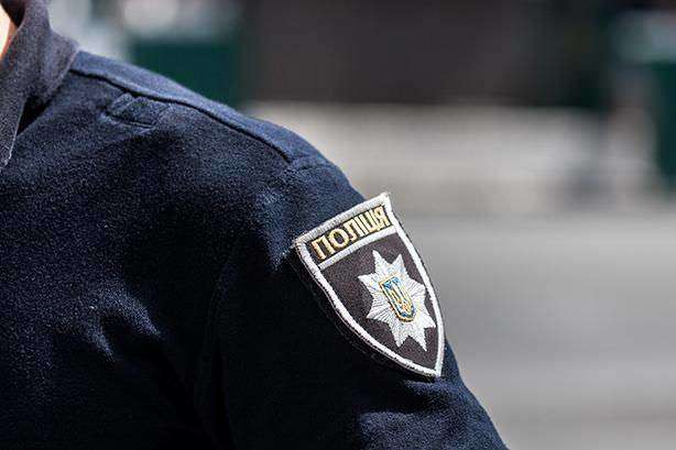 У Києві двоє молдаван побили та пограбували поліцейського 