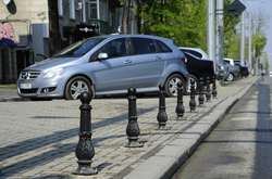В Україні вже не можна паркуватися на тротуарах. Столичні чиновники злякались нових правил