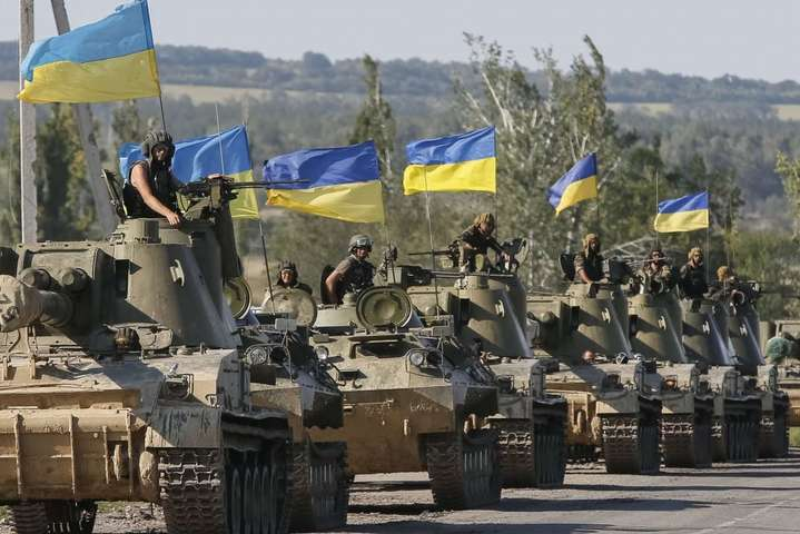 Разумков рассказал, нужно ли вводить военное положение в Украине