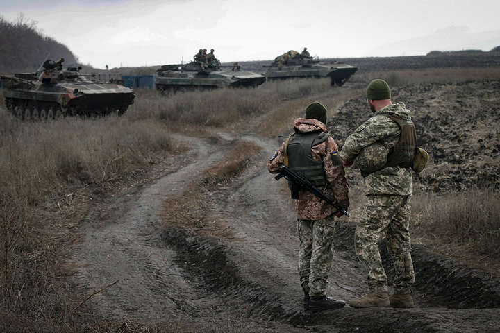 Порошенко запропонував три кроки для деескалації ситуації на Донбасі 