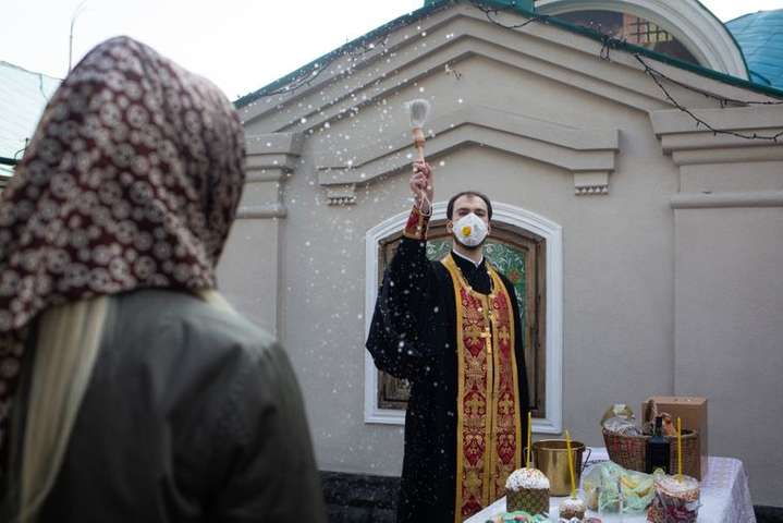 Київська влада закликала церкви проводити богослужіння онлайн