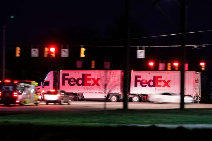 Байден наказав приспустити прапори у США через масові вбивства в FedEx