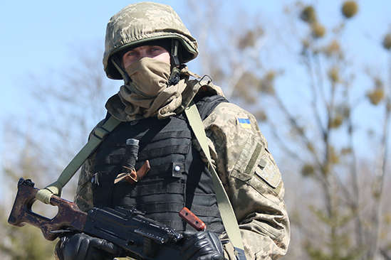 На обстріли російсько-окупаційних військ українські захисники відкривали вогонь у відповідь - Російські окупанти 18 разів за добу порушили «режим припинення вогню»