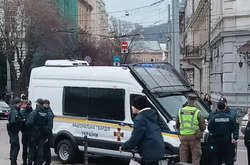 У Львові чоловік напав на поліцейського і розбив йому голову (фото)