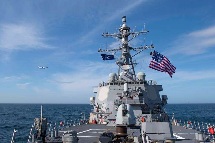Гра м'язами. Два есмінці, яких відкликали США, знову пливуть до Чорного моря
