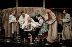  Театр на Подолі покаже онлайн-виставу «Сто тисяч» 