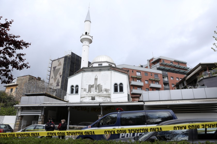 В Албанії чоловік із ножем напав на людей в мечеті: поранено п’ять осіб