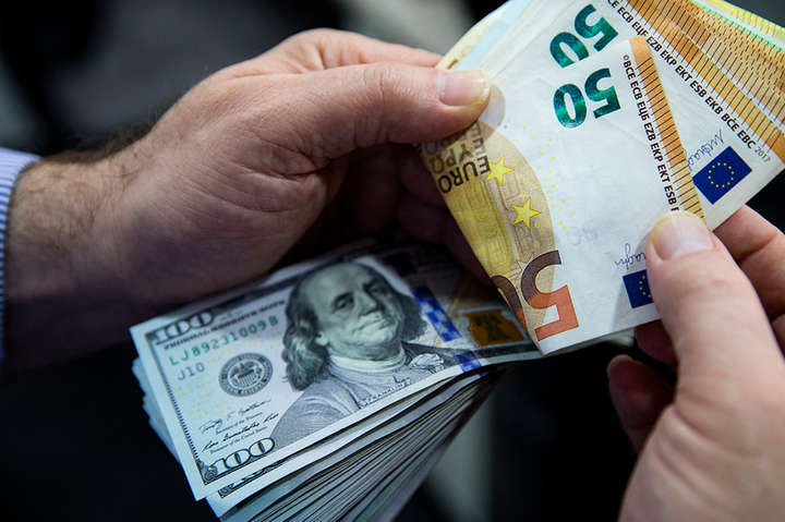 Курс валют на 20 квітня: долар та євро почали зростати