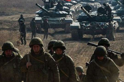 На границе с Украиной и в оккупированном Крыму Россия сосредоточила более 100 тыс. своих военных