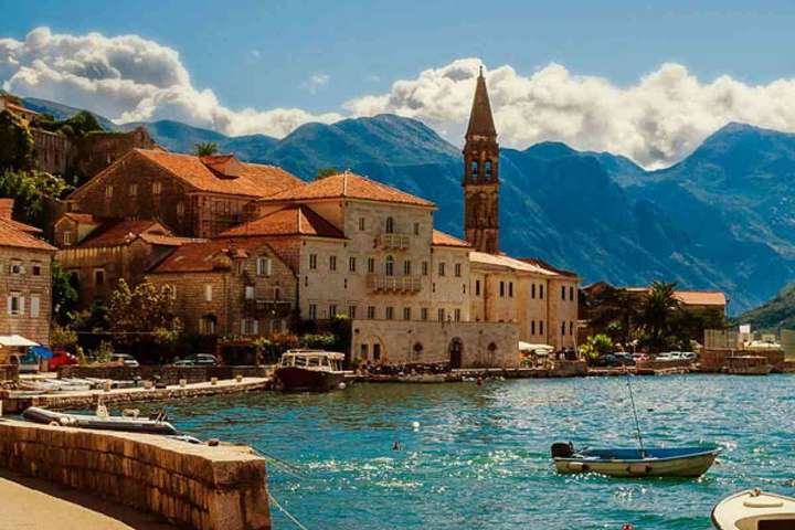 Чорногорія скасовує обмеження для українських туристів