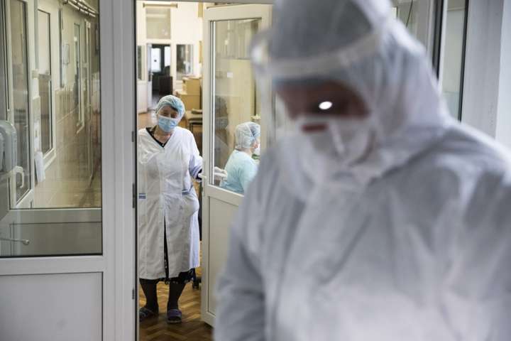 Майже тисяча нових хворих: коронавірус не відступає від Києва