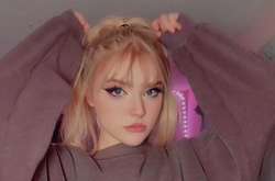 Блогерша показала, как разные поколения делают селфи. Курьезные фото