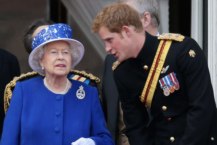 Принц Гаррі покинув Єлизавету ІІ у її 95-річний ювілей
