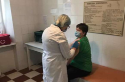 Ковид-вакцину уже получили почти 492 тысяч украинцев