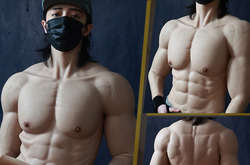 Китайцы изобрели костюм для обрюзгших мужчин, которым стыдно выйти на улицу