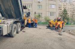 Кличко показав, як у Києві оновлюють прибудинкові території (фото, відео)