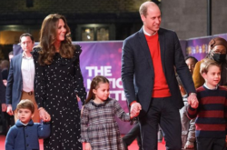 День рождения принца Луи. Кейт Миддлтон показала умилительное фото трехлетнего сына