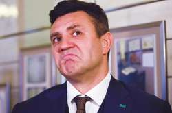 Зеленський переконує, що його влада не схожа на попередників. Так «вони всі – Тищенко»