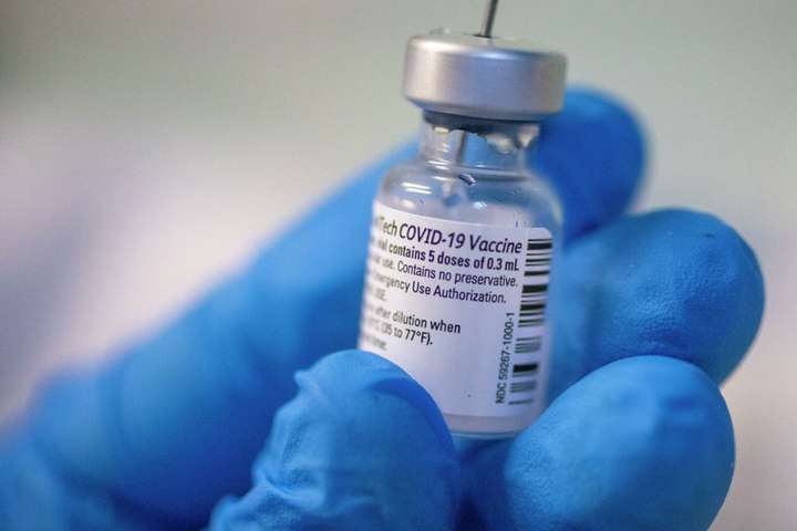 Єврокомісія закупить майже 2 млрд доз вакцини Pfizer