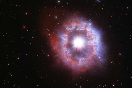 Телескоп Hubble показав гігантську зірку на межі самознищення