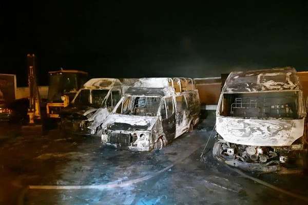 У Харкові сталася масштабна пожежа, згоріли чотири авто