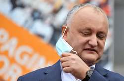 На тлі конституційної кризи Ігор Додон везе до Молдови партію «Спутніка V»