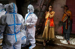 Третю добу поспіль в Індії реєструють понад 300 тис. інфікованих 