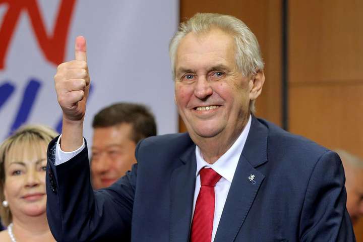 Чеський президент розповів, за яких умов застосовуватиме російську вакцину