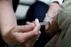 ЕС откроет границы для привитых одобренными вакцинами туристов