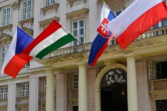 Польша созывает экстренное заседание Вышеградской группы из-за поведения РФ
