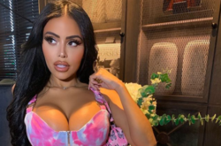 35-летняя модель Хлои Саксон из Манчестера, Великобритания