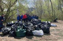 Було прибрано територію навколо озера та видалено шини з водойми