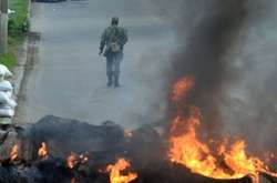 На Донбасі підірвався військовий автомобіль